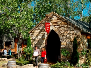 Enjoy a wine tasting at our sandstone Cellar Door Cedar Creek Cottages, Wollombi Accommodation
